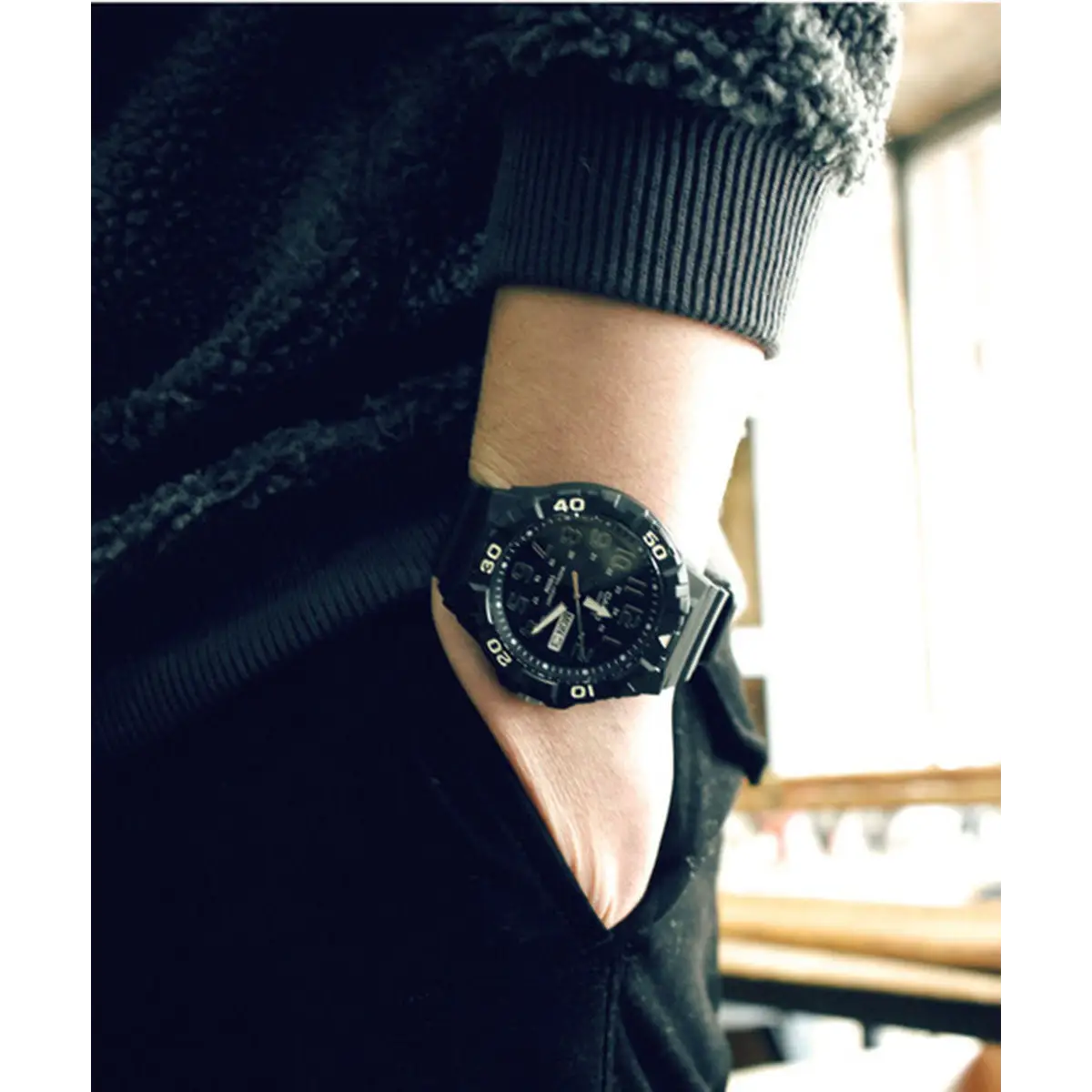 Casio Men’s Classic Quartz Watch with Resin Strap Black 20